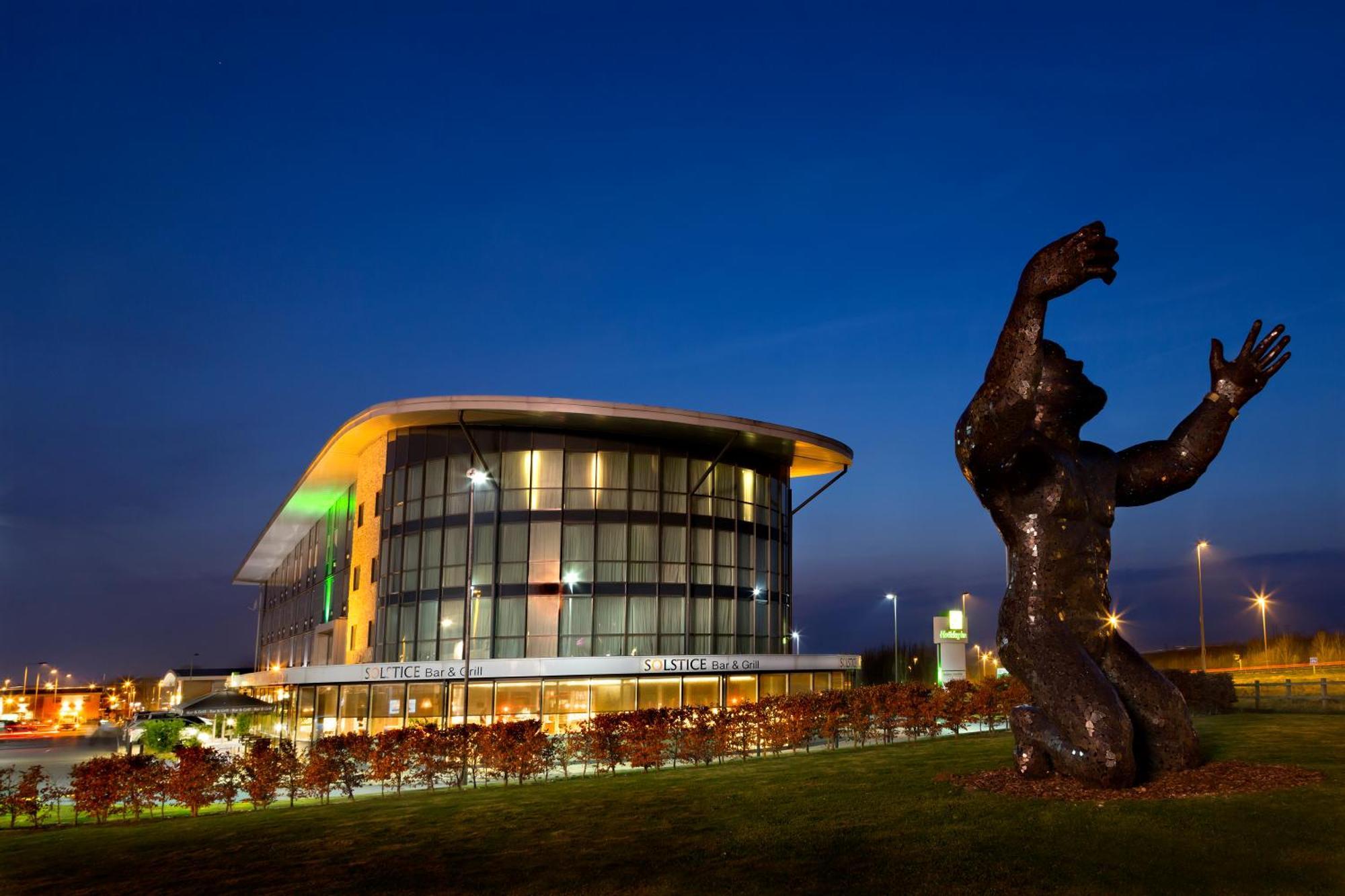 אמסבורי Holiday Inn Salisbury - Stonehenge By Ihg מראה חיצוני תמונה